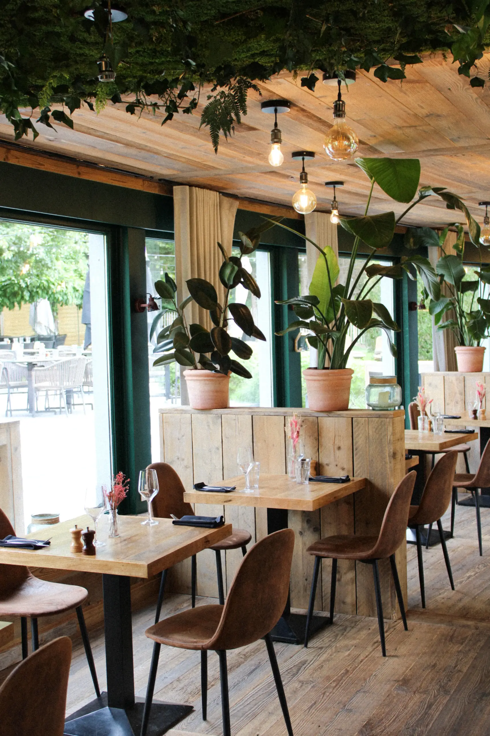 Photo d'un angle de la salle du restaurant La Cabane du Septentrion